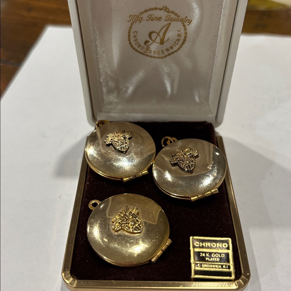 Set of 3 vintage 24k gold-plated lockets from Chrono Greenwich.